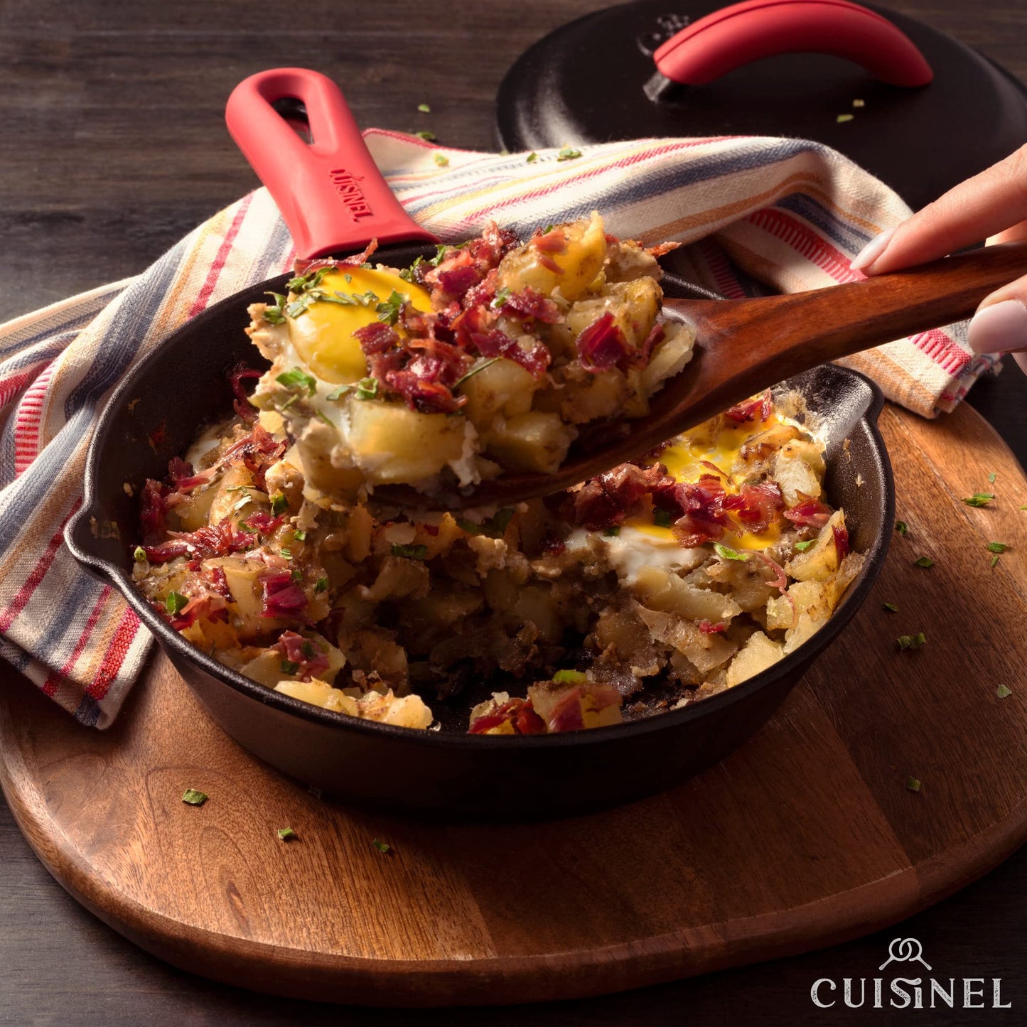 Cuisinel 12‑Inch Cast Iron Skillet – Pre‑Seasoned Frying Pan with Assist Handle & Silicone Handle Holder – Oven, Stovetop, Grill & Campfire Safe Cookware – PFAS & PFOA‑Free