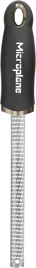 Microplane Specialty Spice Grater – Perfect for Nutmeg & Cinnamon, with Safety Cover (Red)