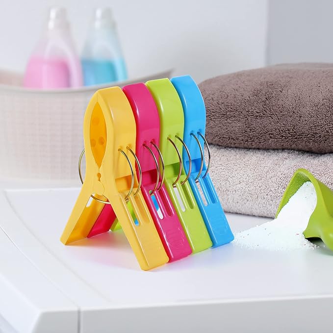 JABINCO Beach Towel Clips Chair Clips Towel Holder,Plastic Clothes Pegs Hanging Clip Clamps, Yellow,Blue,Green,red (Pack of 8)