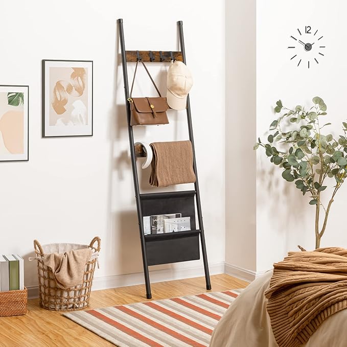 HOOBRO Blanket Ladder, 5 Tier Towel Rack, 17.3" L x 63" H, Wall-Leaning Blanket Rack for Living Room, Decorative Ladder with 4 Hooks and Magazine Pocket, Rustic Brown BF32CJ01