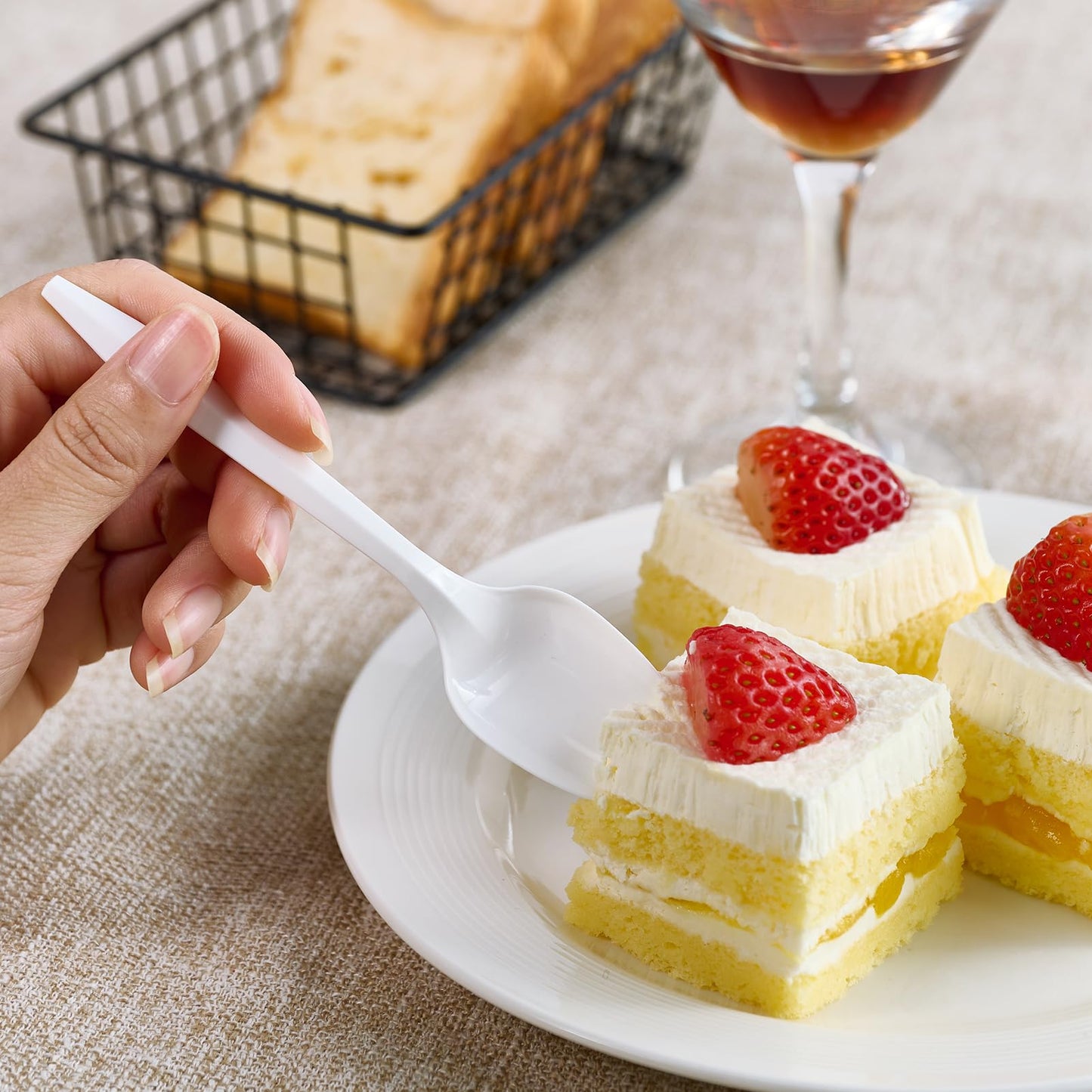 FOCUSLINE 2000 Pack White Plastic Spoons Bulk, Heat Resistant Teaspoons