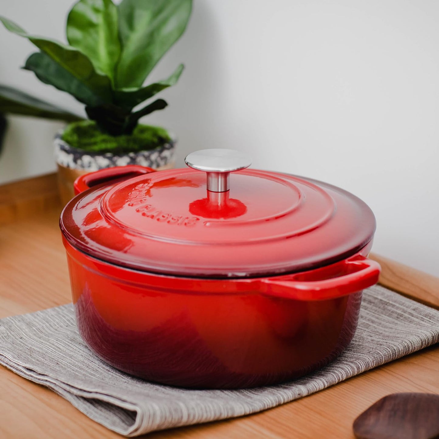EDGING CASTING Enameled Cast Iron Dutch Oven, 5.5 Quart, Round Dutch Ovens Pot with Dual Handle for Bread Baking, Dutch Ovens with Lid, Bread Oven, Red
