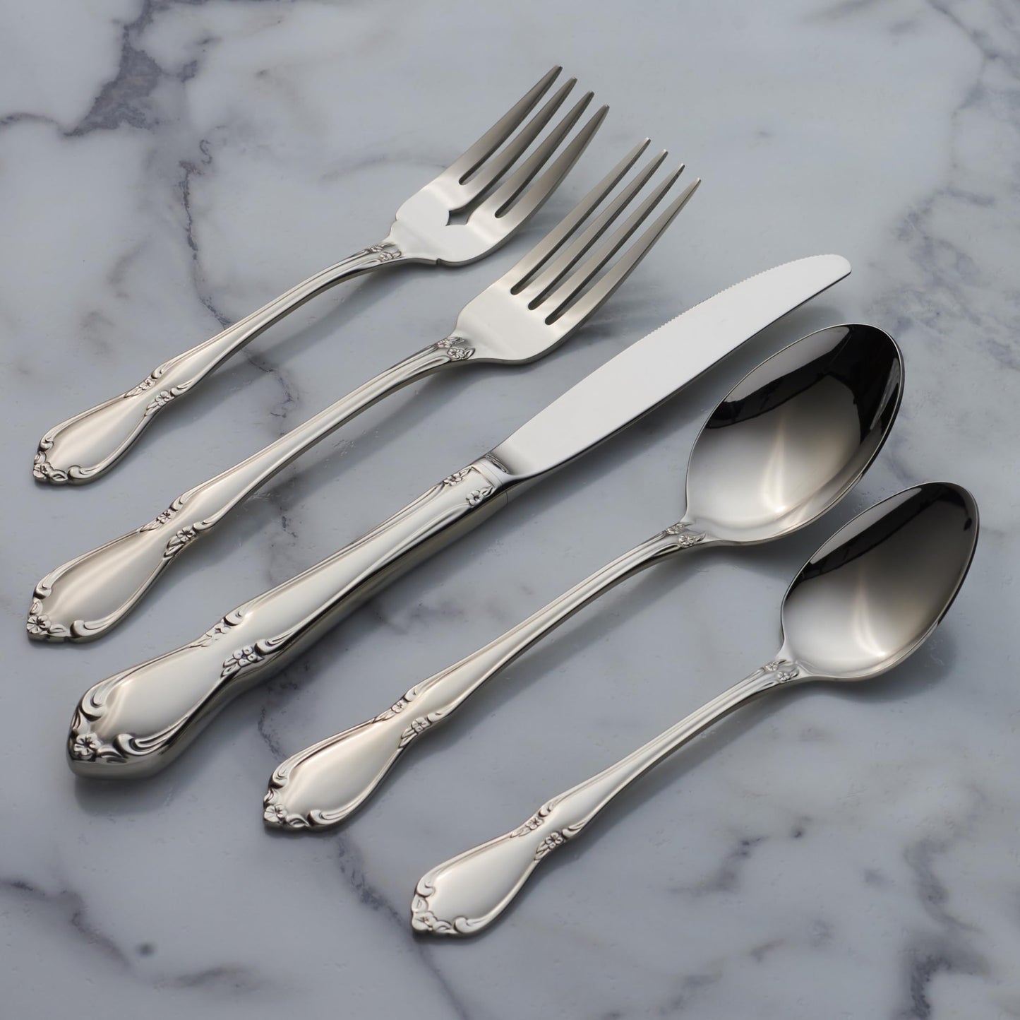 Oneida Chateau 5-Piece 18/10 Silverware Set for 1, Flatware