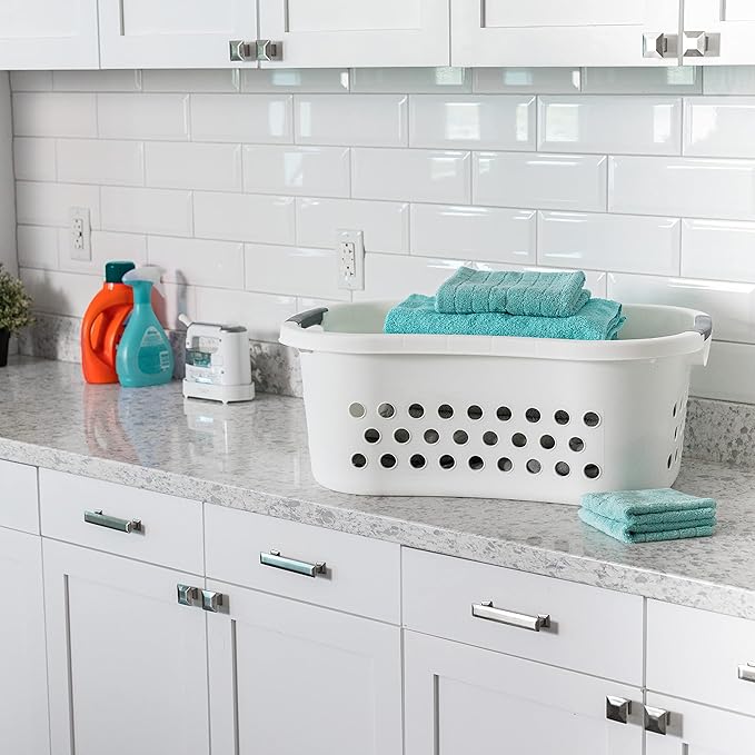 IRIS USA 50L Plastic Hip Hold Laundry Basket with Built-In Comfort Carry Handles, 3 - Pack, 1.5 Bushel, Clothes Hamper, Laundry Hamper, Ventilation Holes, for Closet Dorm Laundry Room Bedroom, White